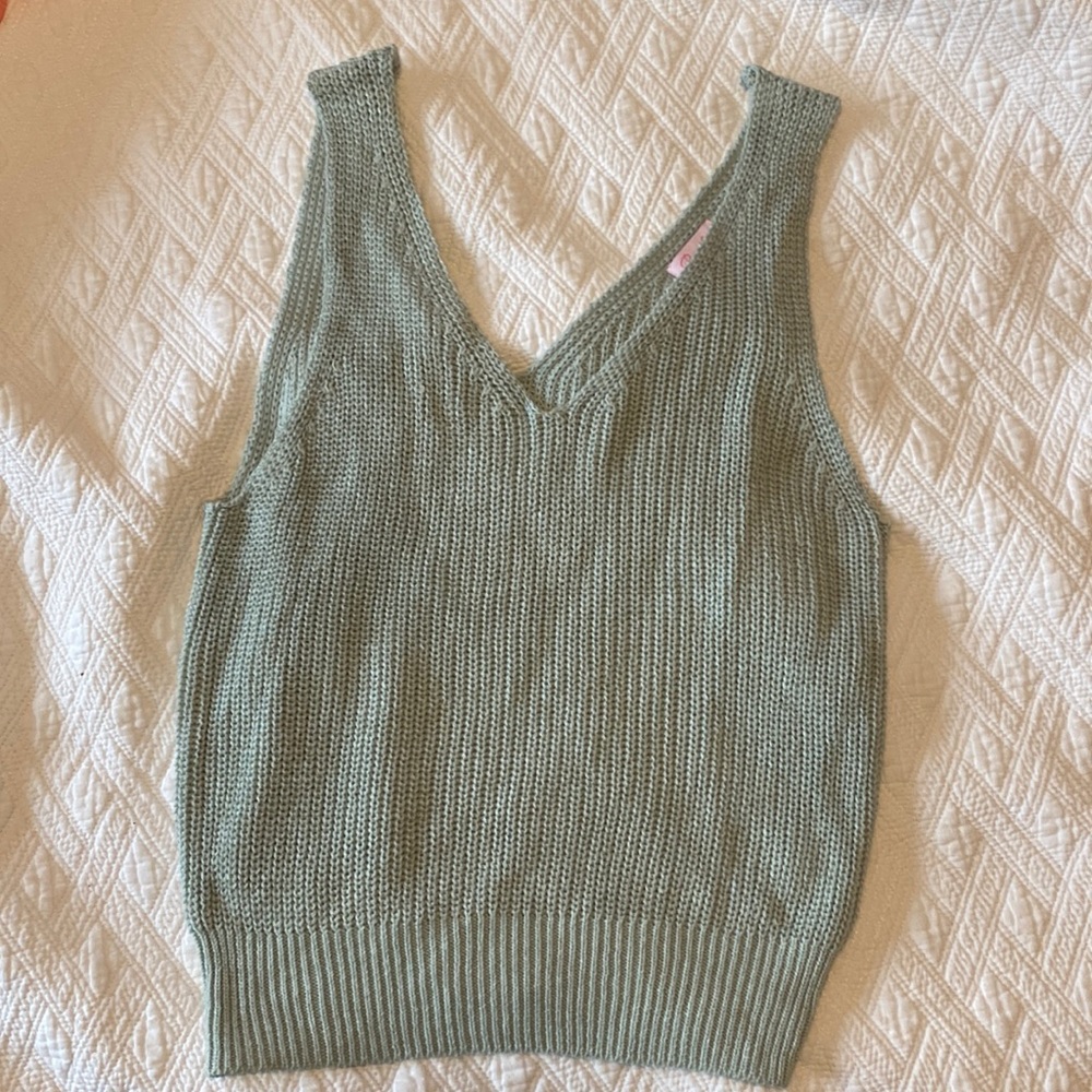 Pink lily size medium tank - never worn!